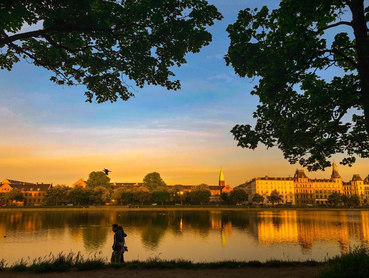 Inner CPH Art & Design Flat: Lake & Sunset View