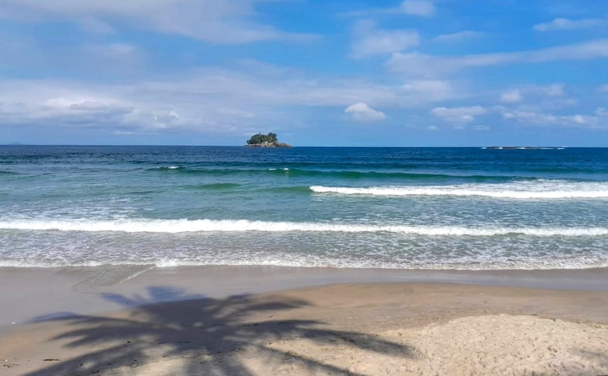 Casa com piscina | Praia Pernambuco | 150m praia