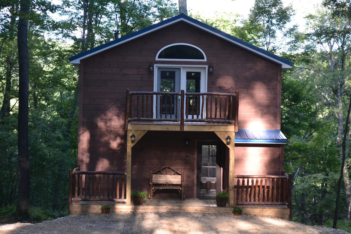 Coffman营地的树屋小木屋
