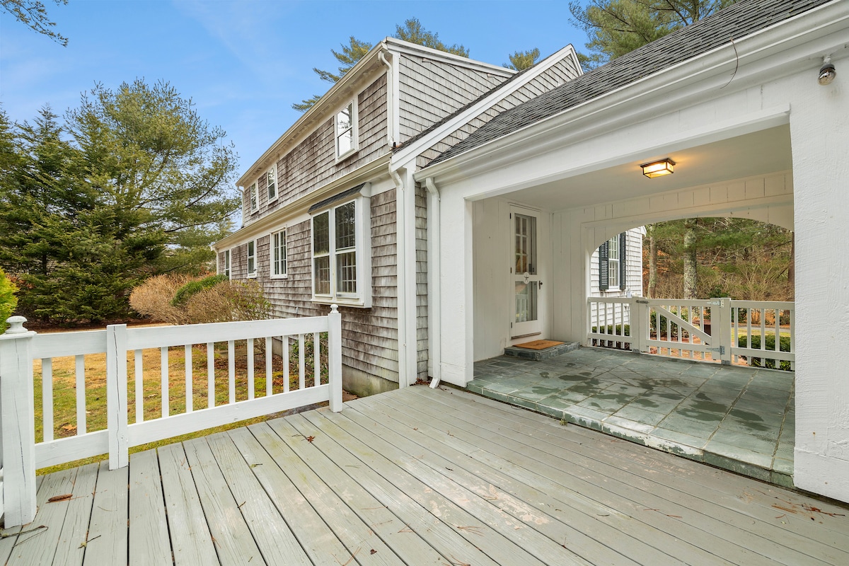 Pet friendly Cotuit Charmer- 5min drive from beach