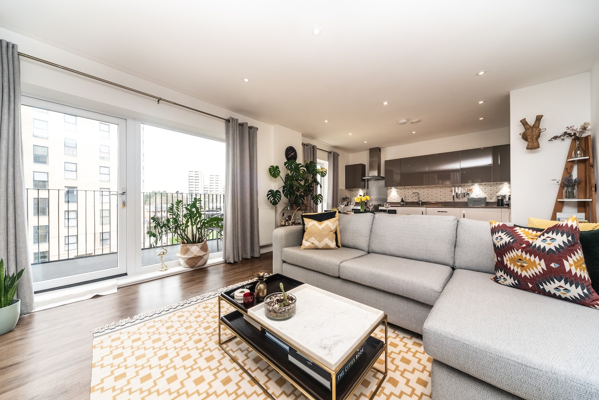 Stunning & Stylish Flat Mins From Central London