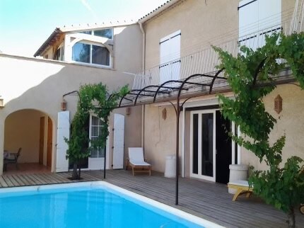 Mas Provençal Les Ferrands加热泳池