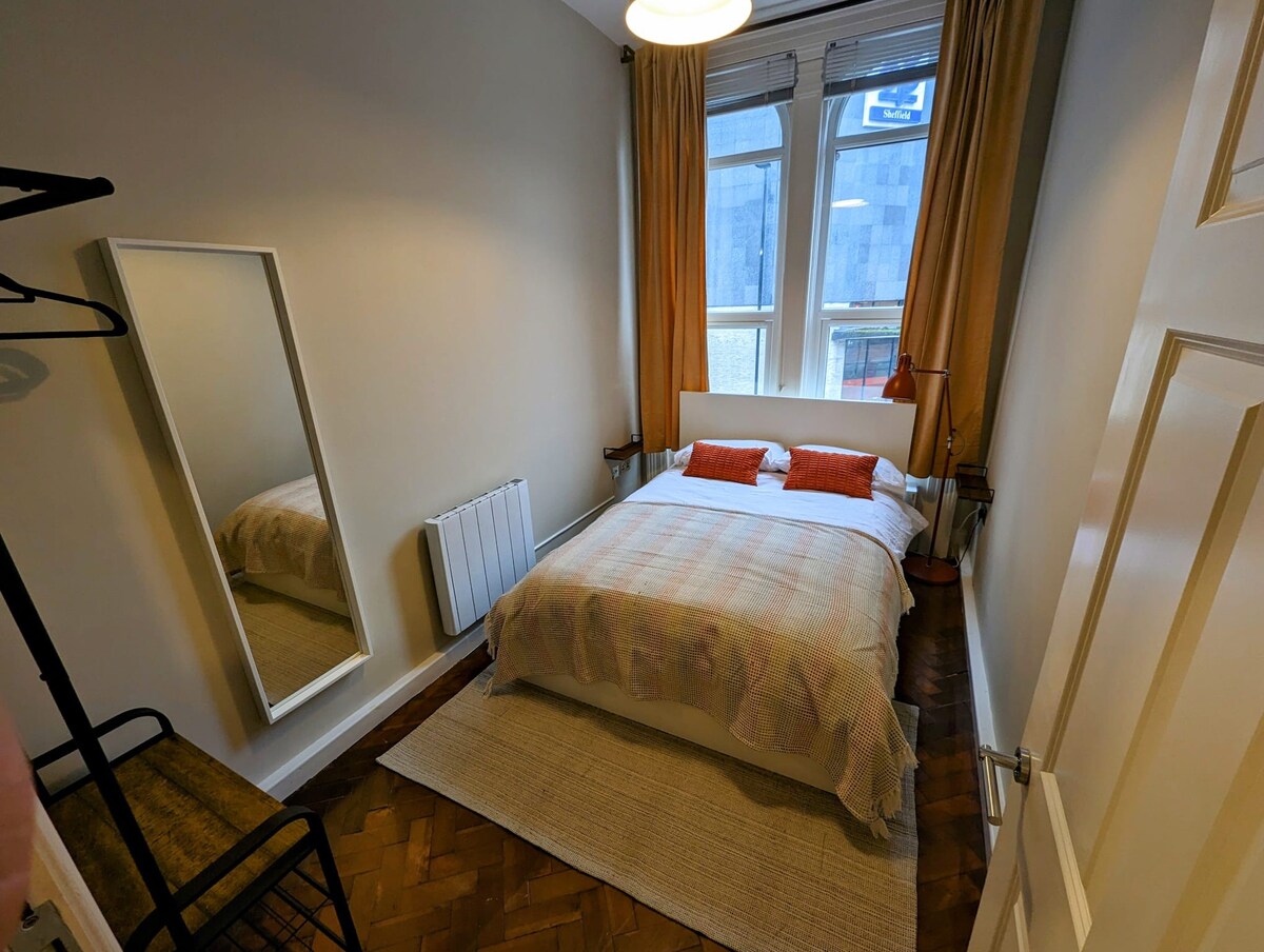 2-bed flat in landmark building, near Castlegate