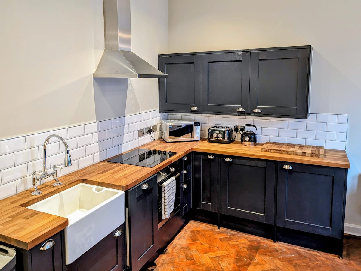 2-bed flat in landmark building, near Castlegate