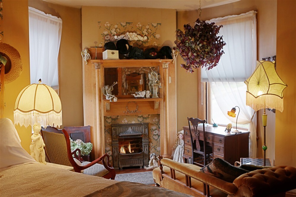 Anne's Room at The Queen, A Victorian B&B