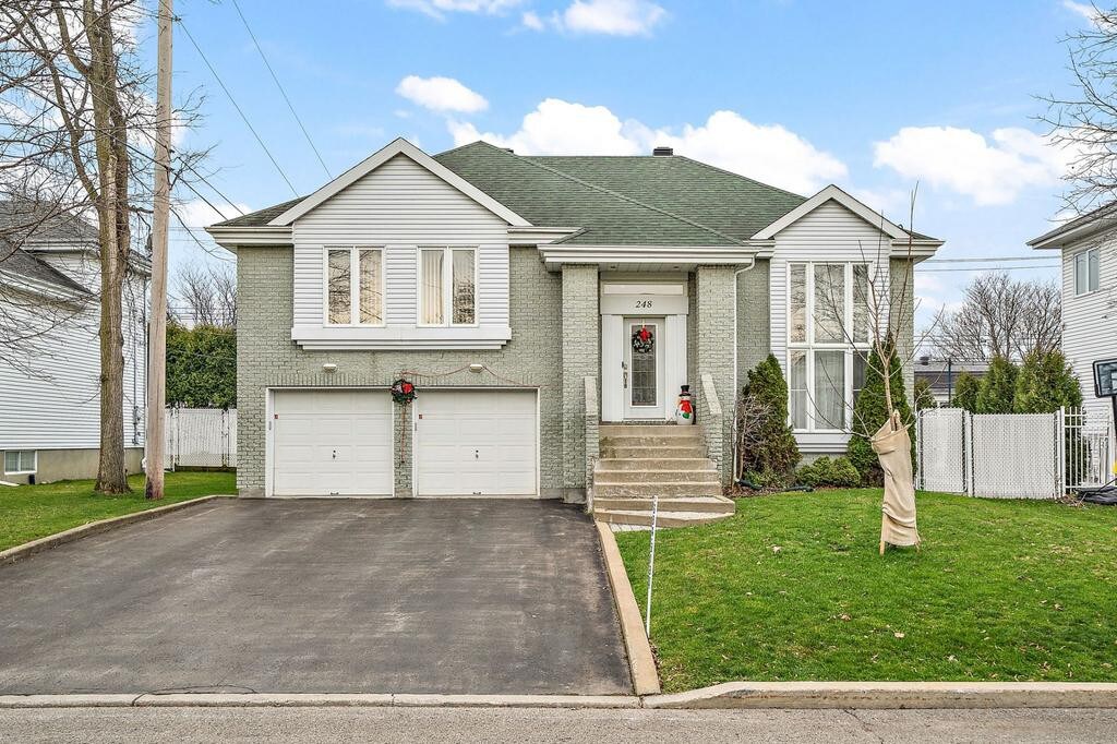 Beautiful 4BR detached home