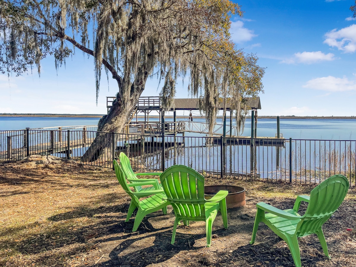 Riverfront Home w/ Private Dock & Three Porches!