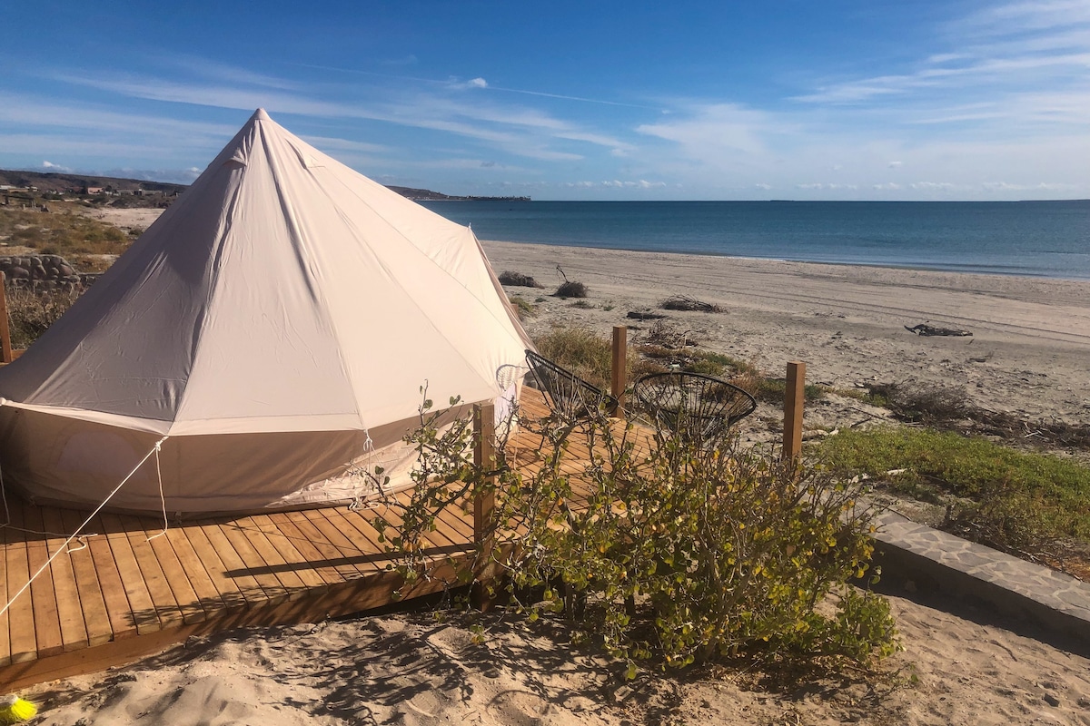Private seafront glamping: AC, Starlink, HOT water