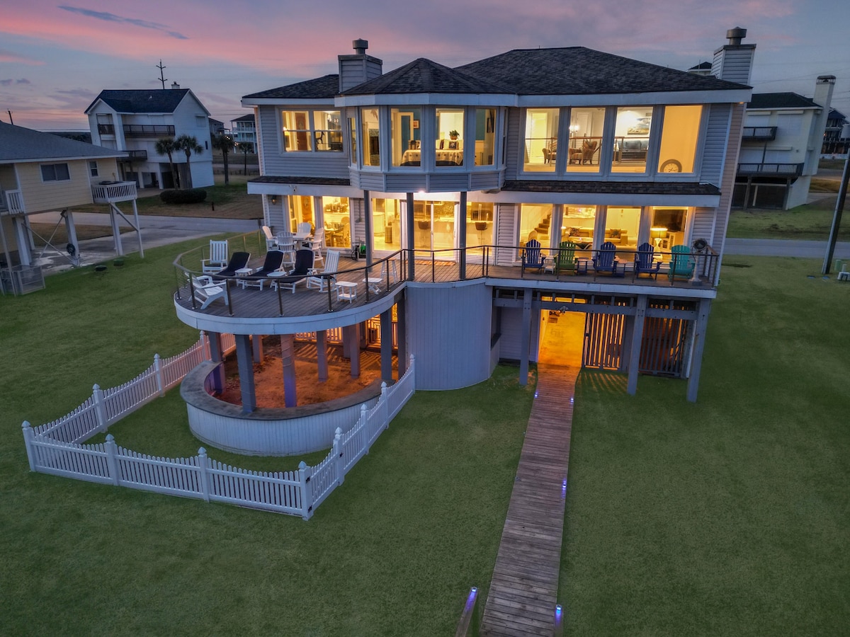 Beachfront 4BR/4.5BA Luxury Getaway!