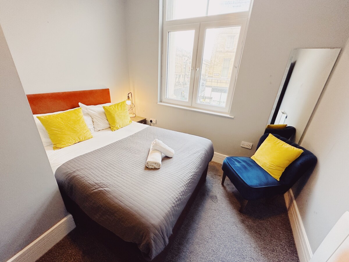 3 Bed Apartment - Newcastle City Centre - Sleeps 7