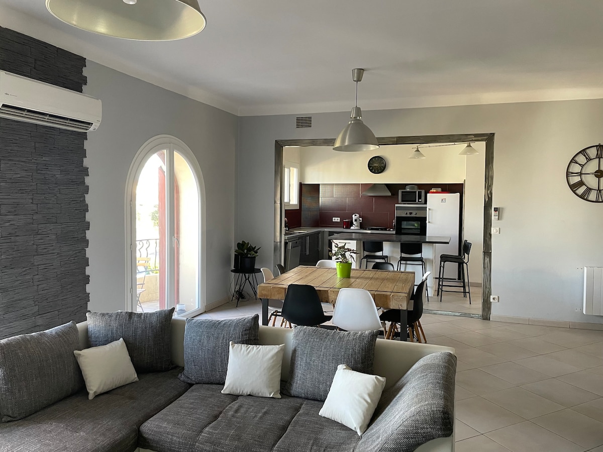 Spacieux appartement avec  extérieur et wifi