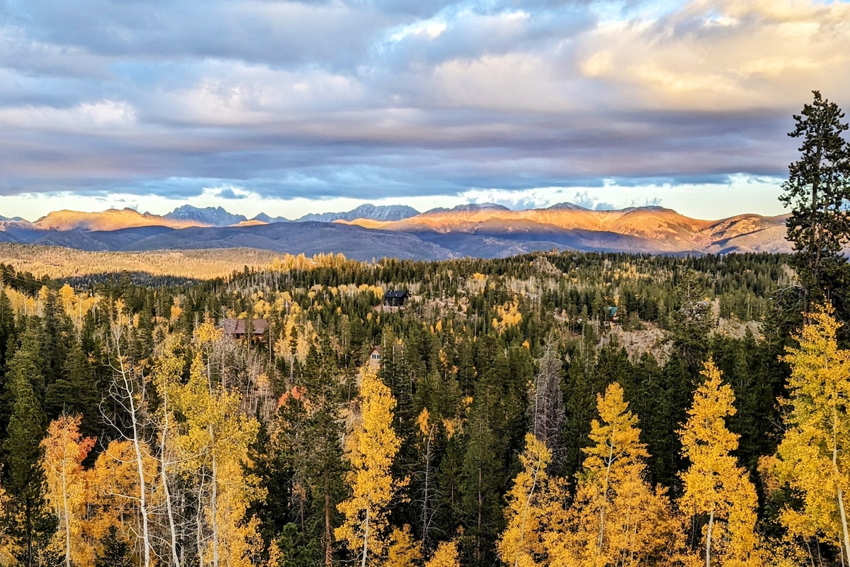 New Log Home, Hot Tub For 8, Views!