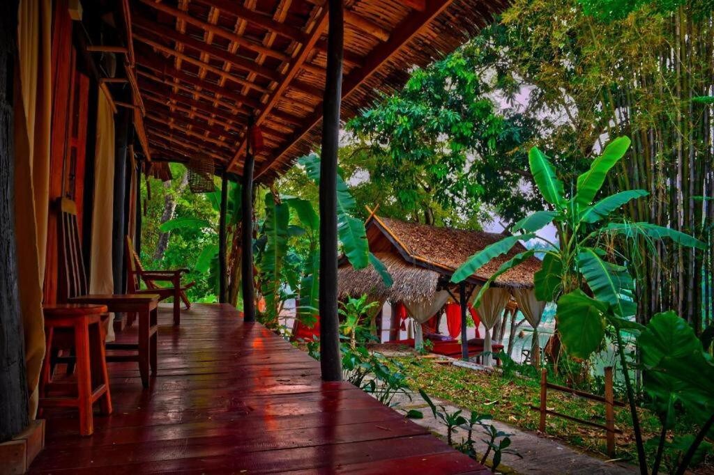 Double and single bed Luang Prabang