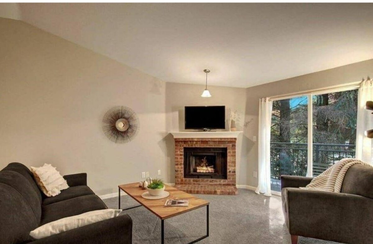 2 Bed 2 Bath Condo Kirkland, WA