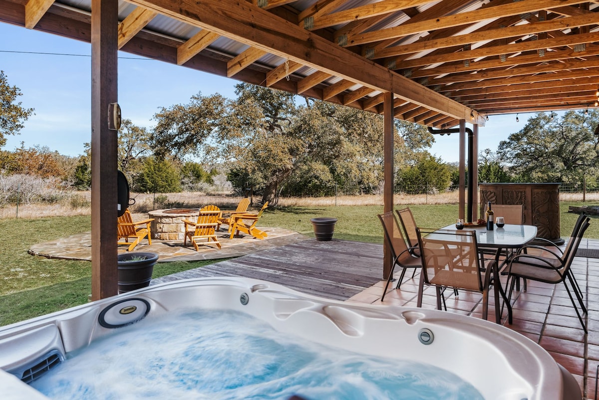 NEW Pool, Hot Tub, Views, Stunning 5-acre Retreat!