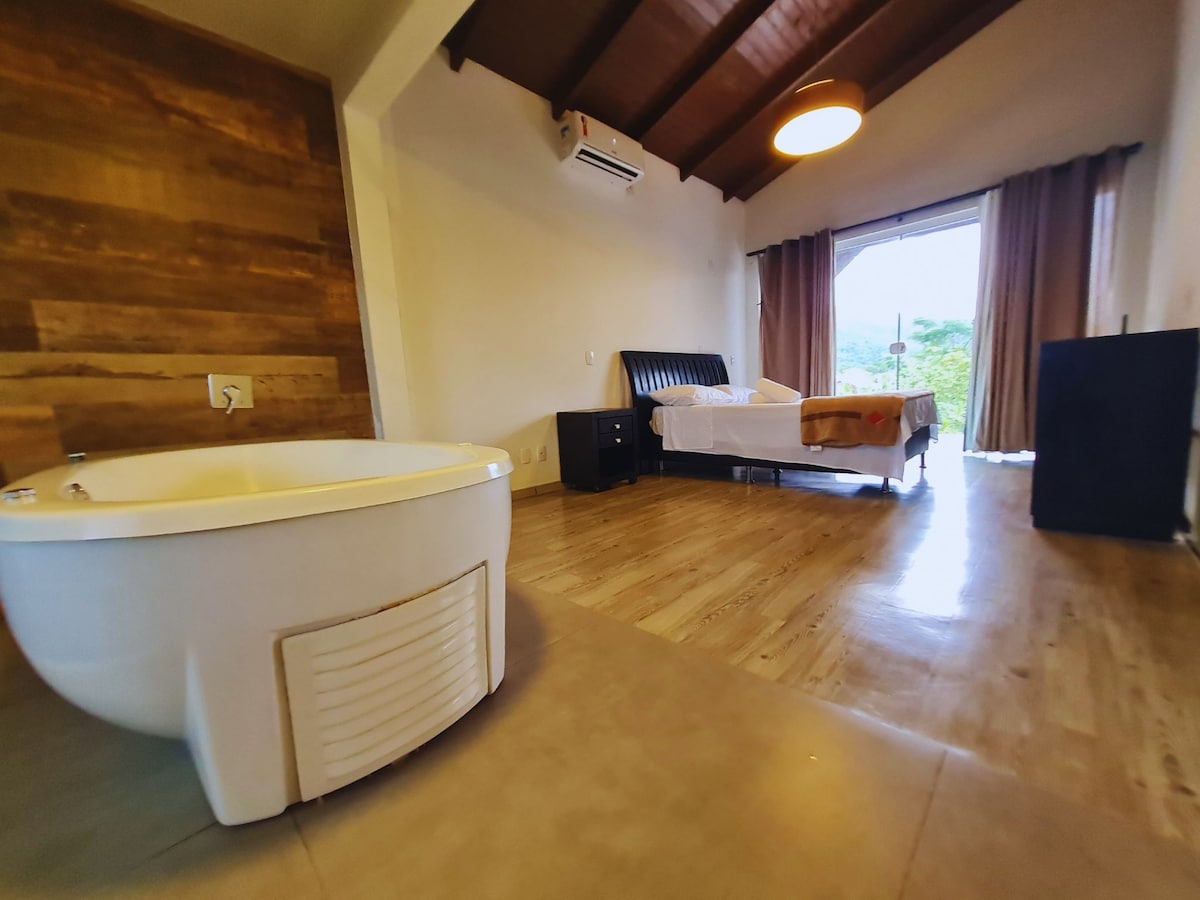 Casa 3Dorm com Piscina e Suite e banheira