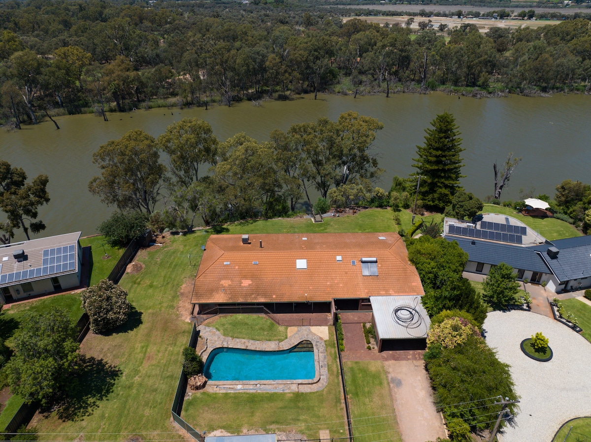 Riverside Retreat on Adelaide St