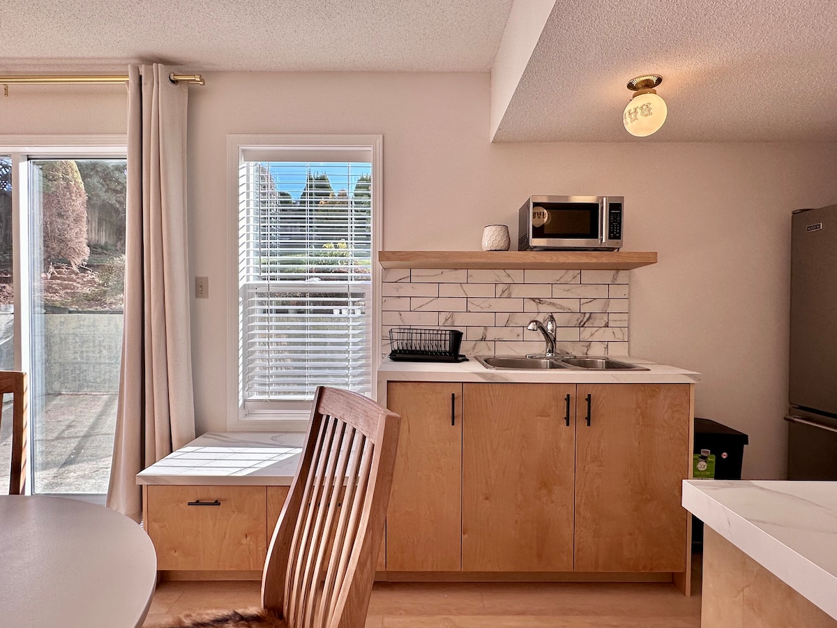 Cozy home with Sauna in North Nanaimo