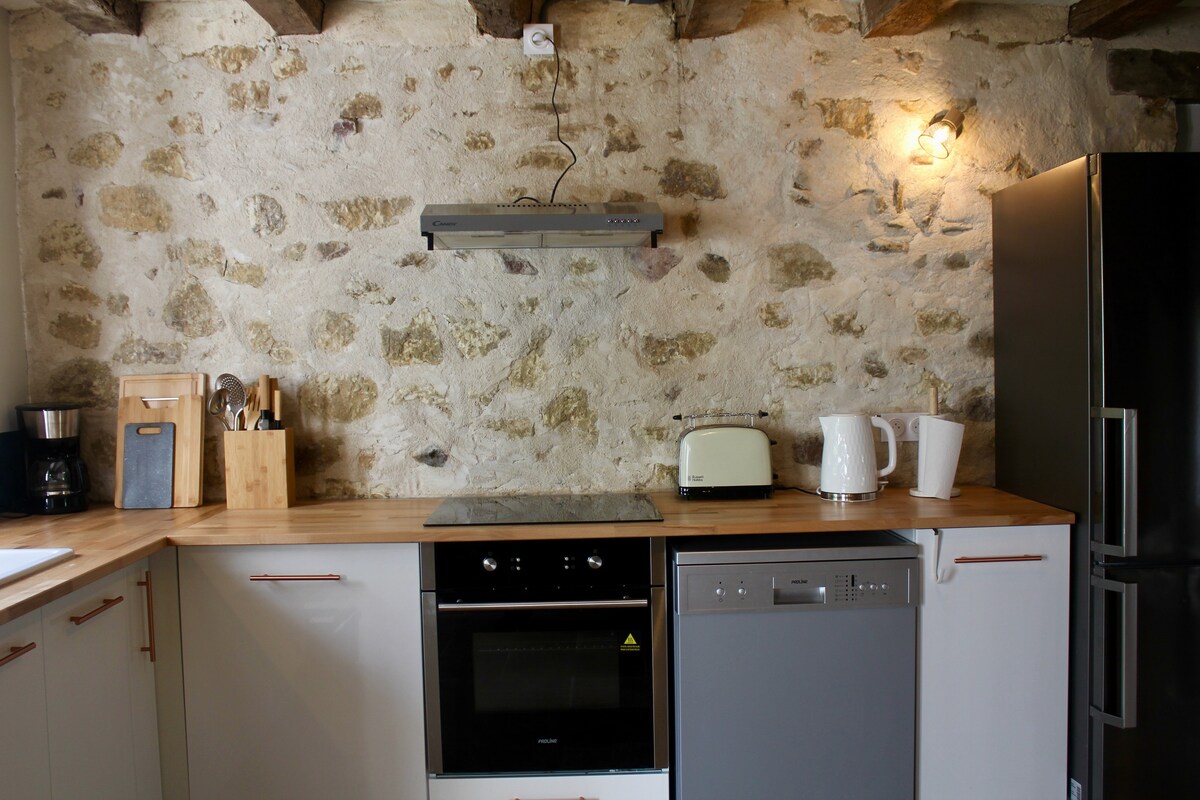 Le Cerisier - 2 Bed Country Cottage with Pool
