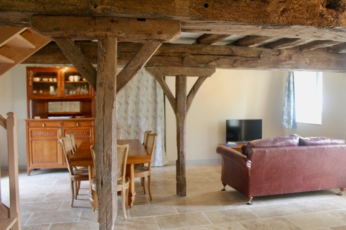 Le Cerisier - 2 Bed Country Cottage with Pool