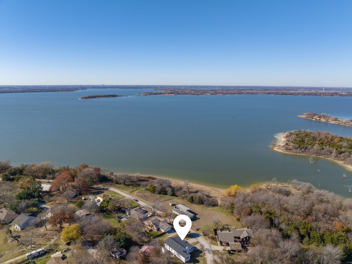 Lakefront House w/ Patio, Ping-Pong, Games & Views