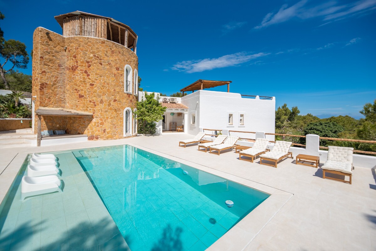Luxury Villa with Panoramic SeaView & Private Pool