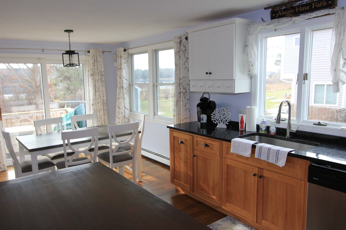 34 Canal View Spacious home w/ Cape Cod canal view