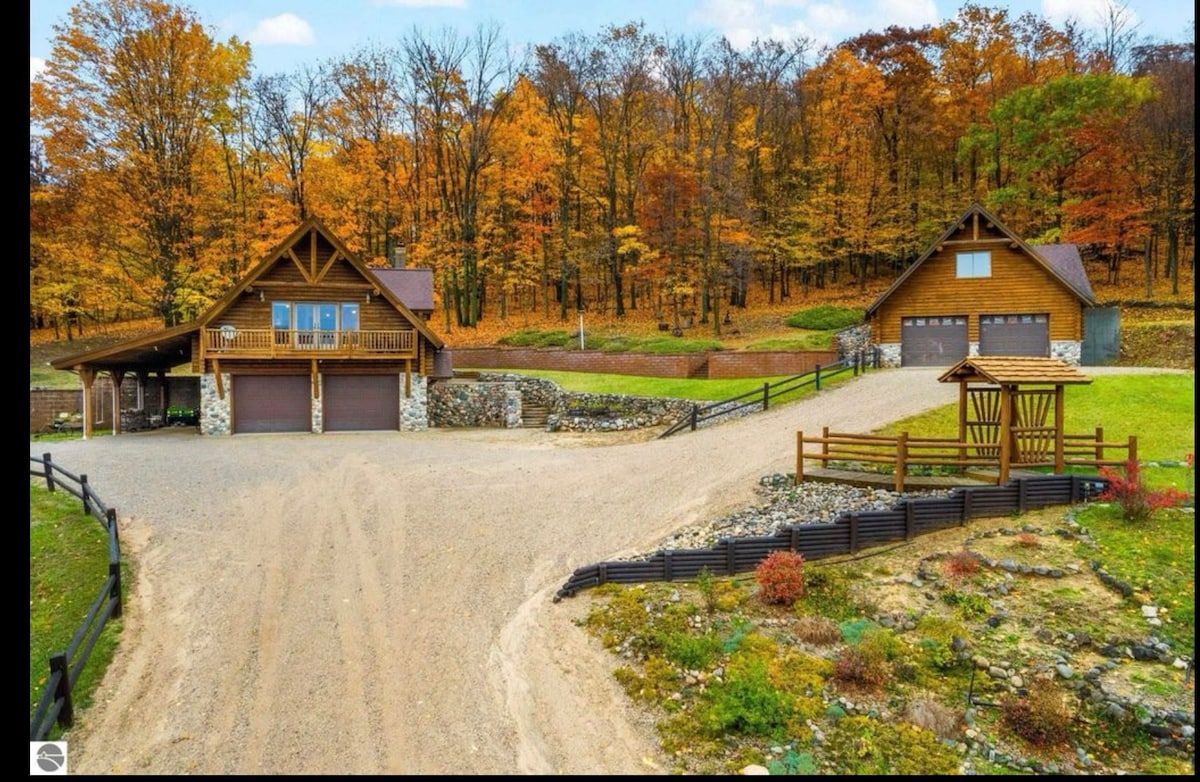 Cozy Cabin Retreat Near Torch Lake!