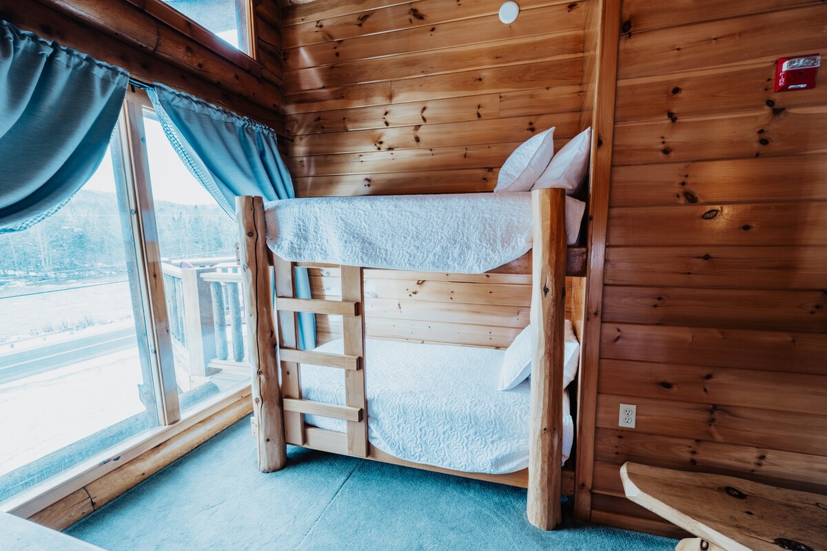 Maple Room at Hawk's Nest Lodge
