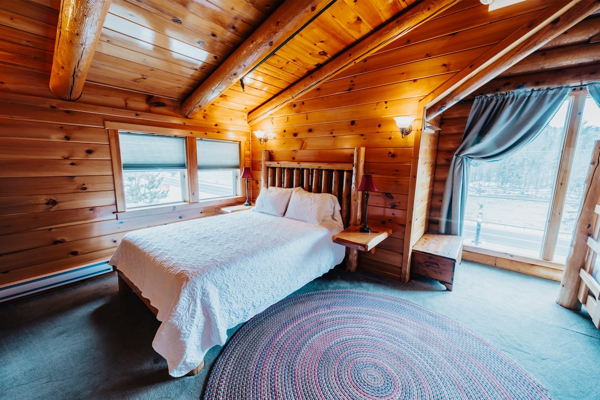 Maple Room at Hawk's Nest Lodge