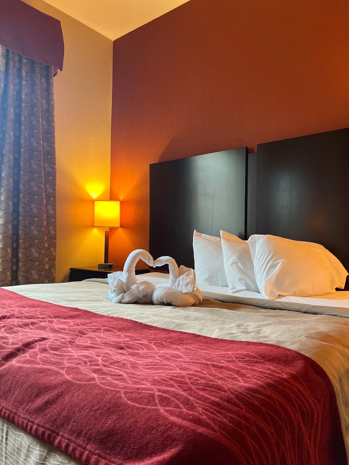 Entire Serviced 2 Queen Bed Hotel Room: Bridgeport