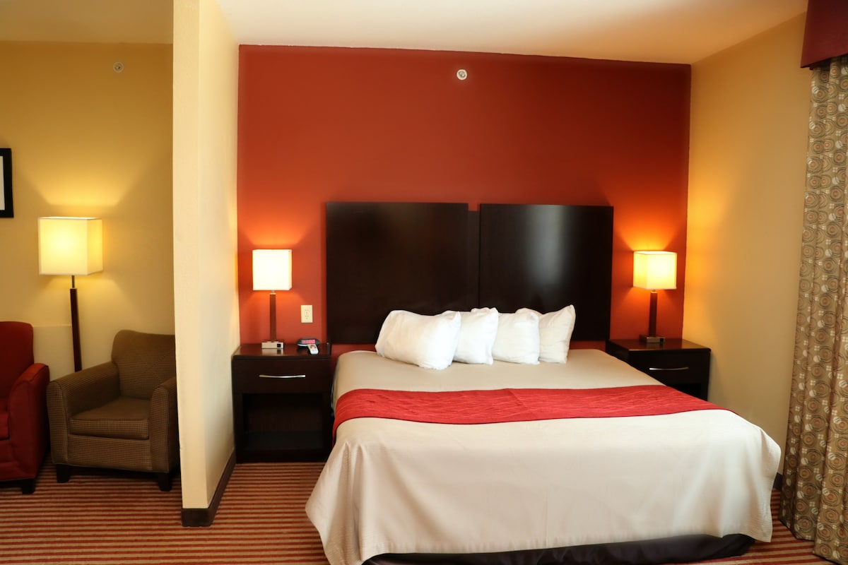 Entire Serviced 2 Queen Bed Hotel Room: Bridgeport