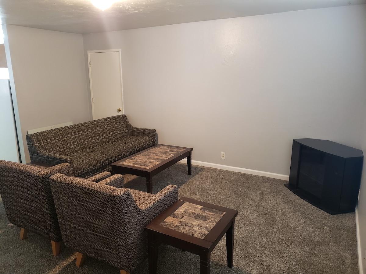 Fully Furnished 2bed 1bath apt