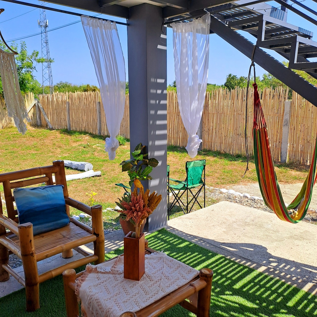 Overlooking cozy hideaway near Hundred Islands prk