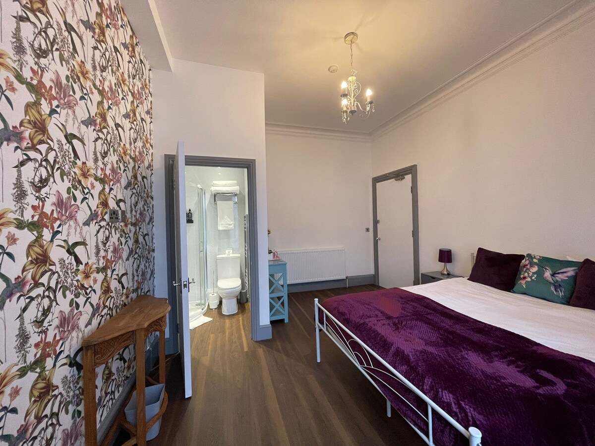LilyRose Hotel Whitby - Lily Room (Room 16)