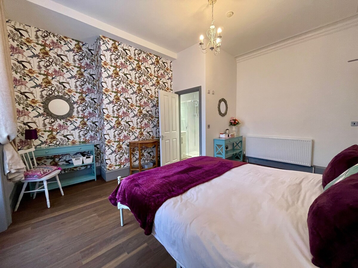 LilyRose Hotel Whitby - Lily Room (Room 16)