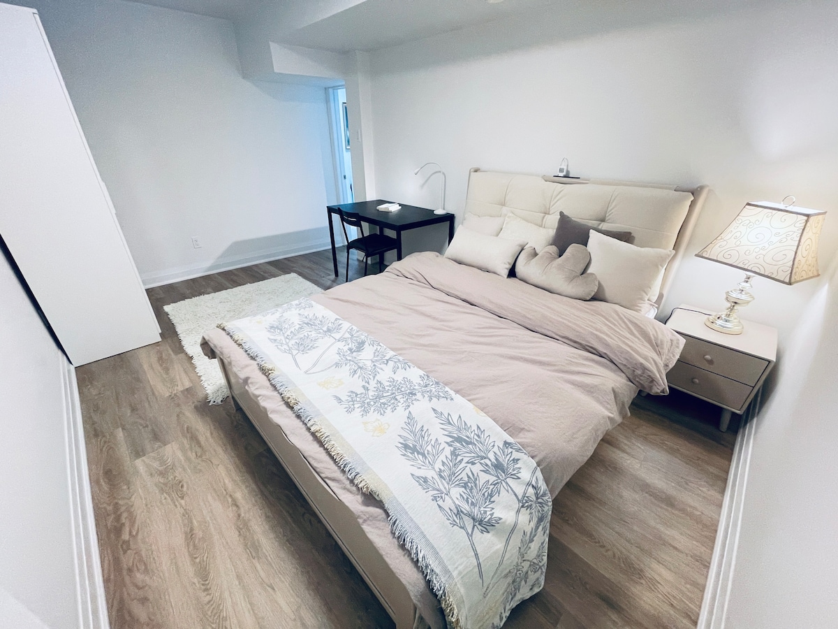 Full floor 2 bedroom suite at thornhill