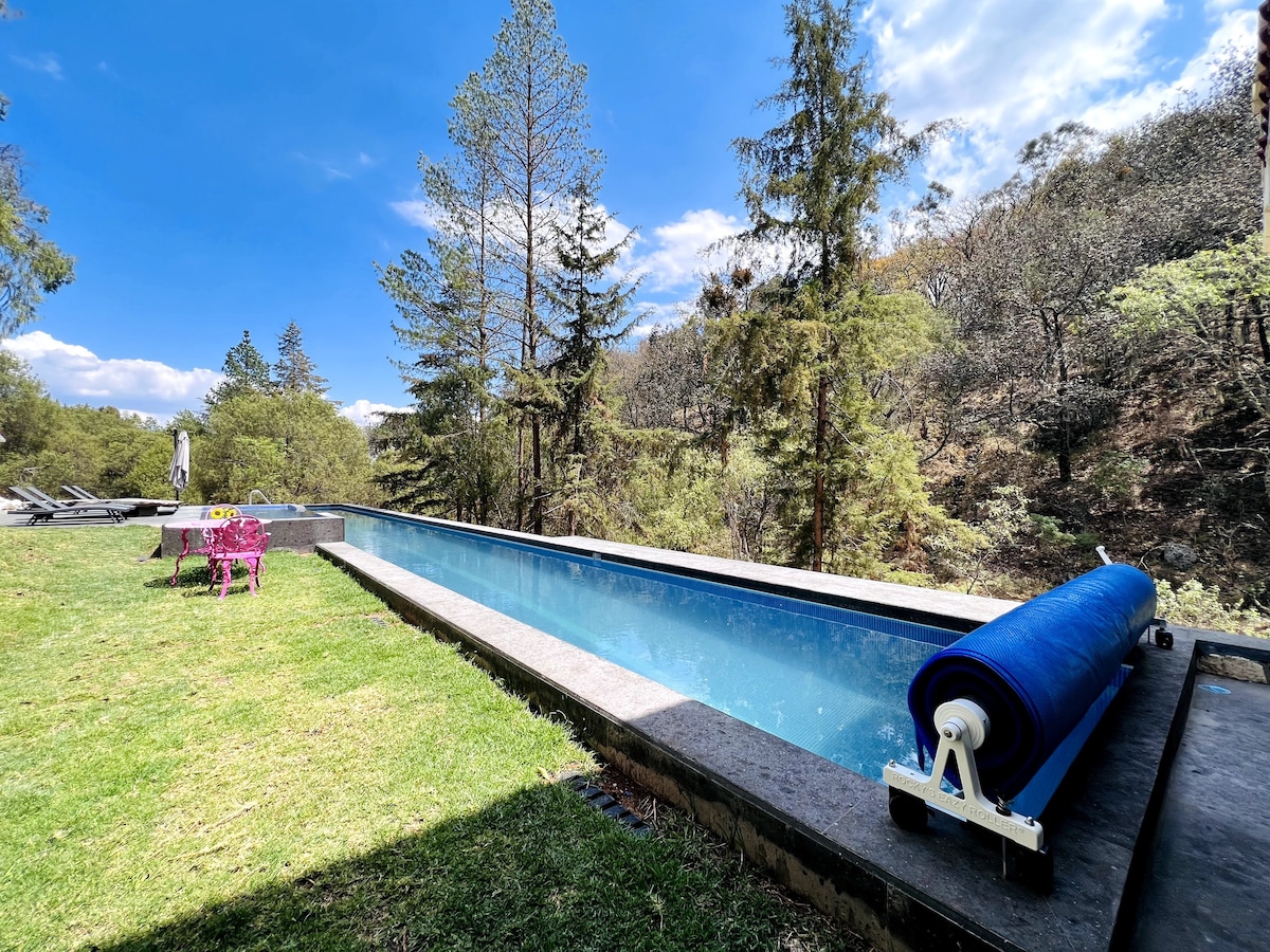 Cabaña en el Bosque con Alberca en una Finca