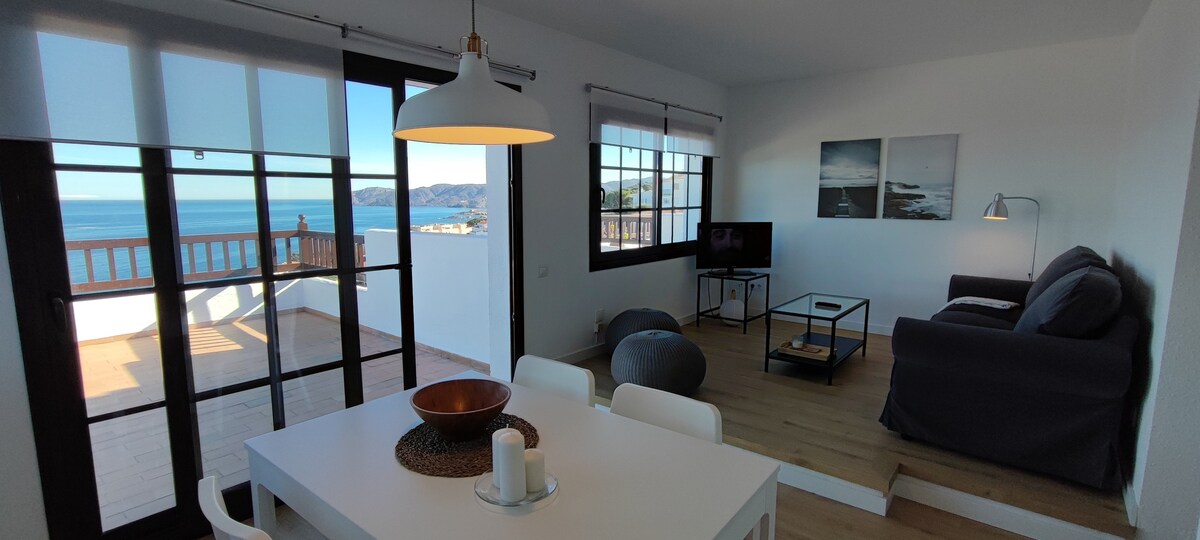 Apartment with sea views