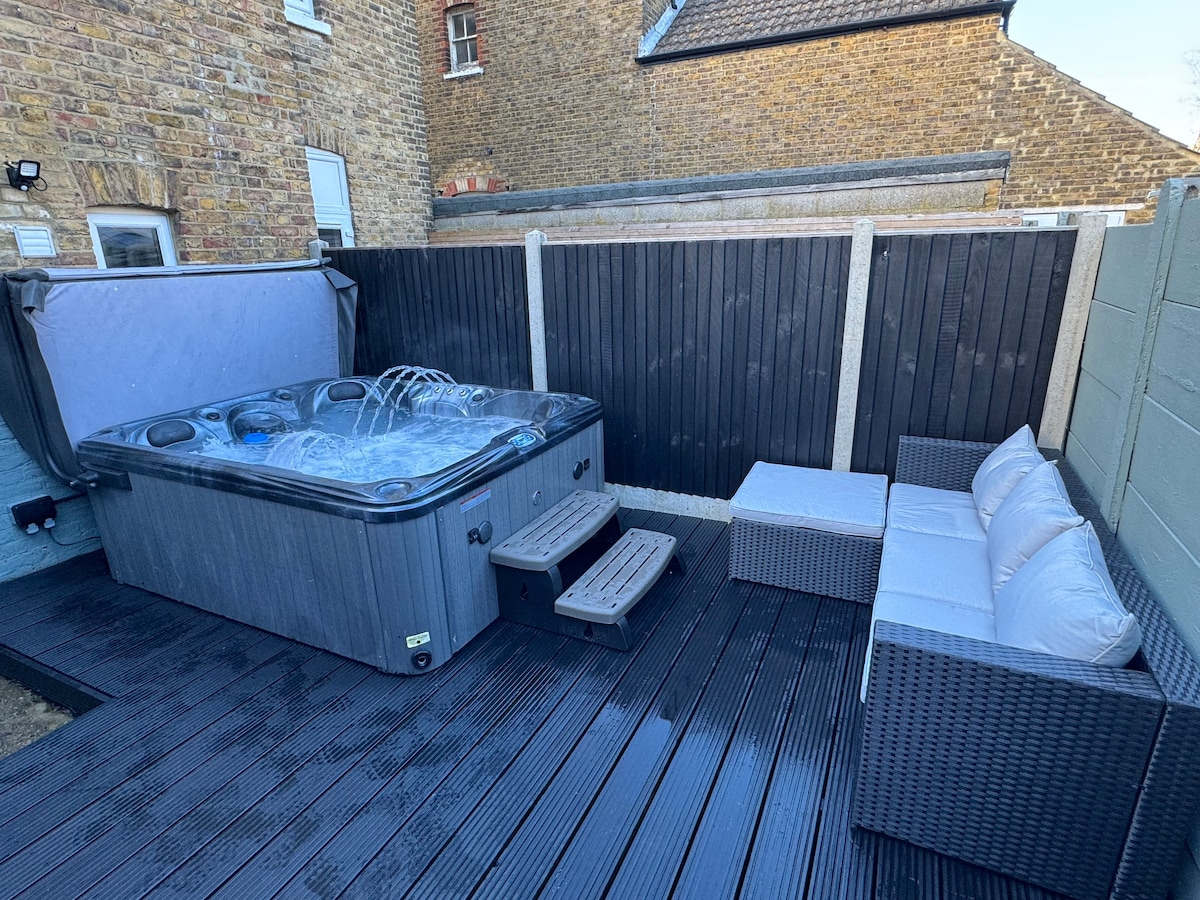 Broadway Terrace with Hot tub