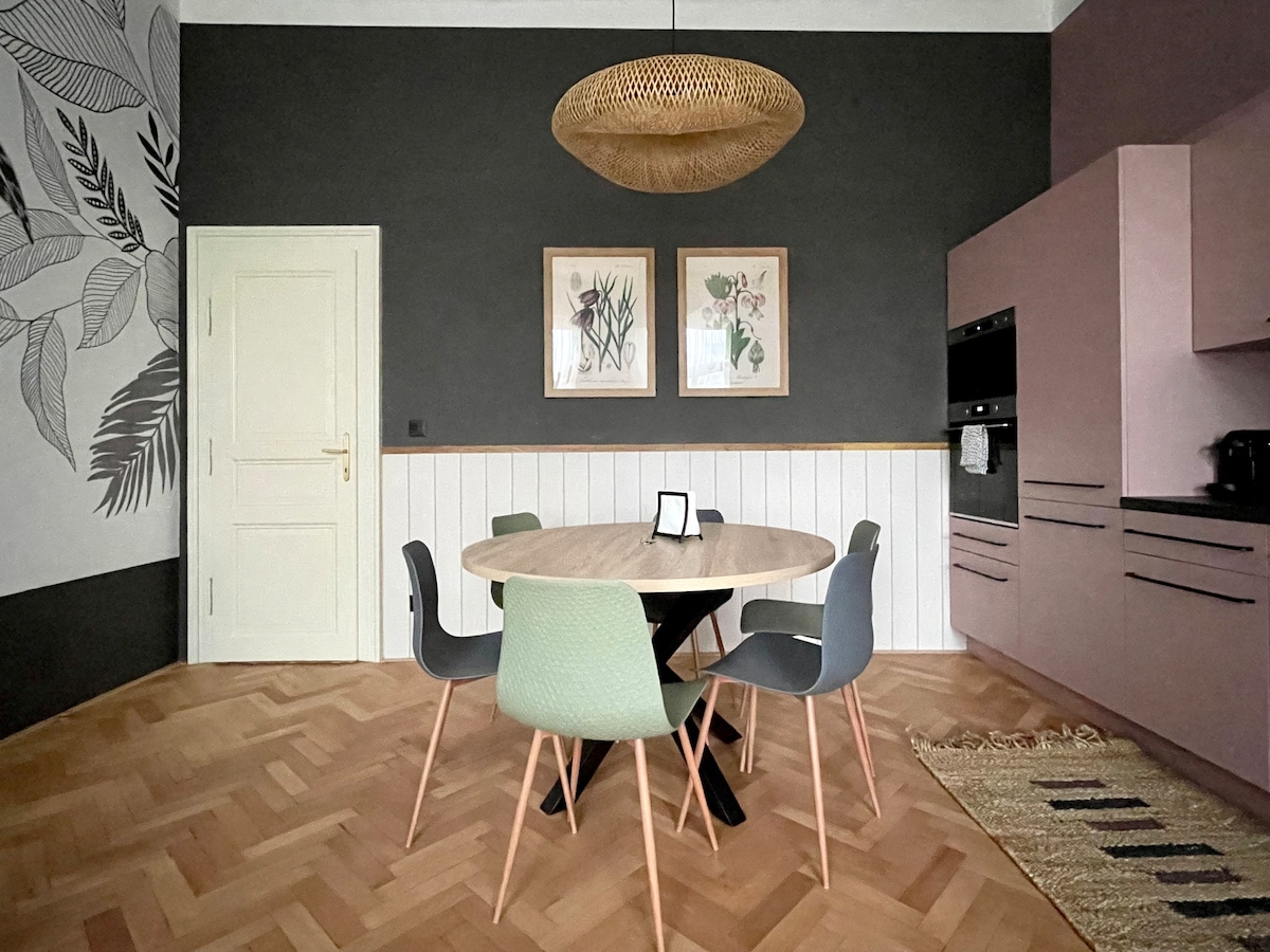 Amazing spacious Vinohrady apartment - 3BD