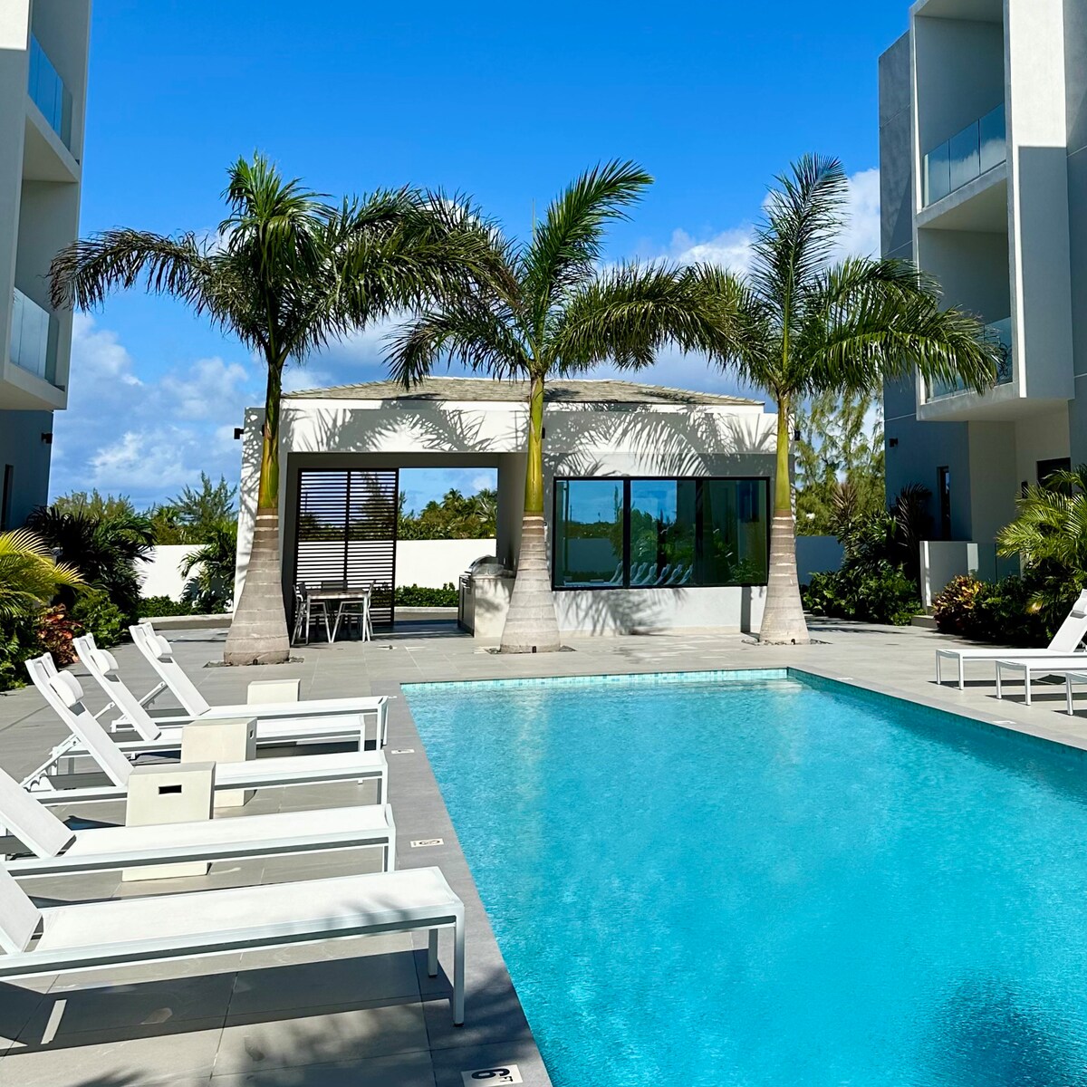 New Grace Bay Luxury Studio walk to beach and town