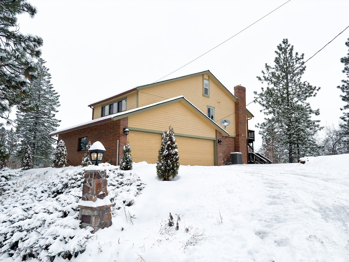 Home in Spokane: Casa Cifuentes