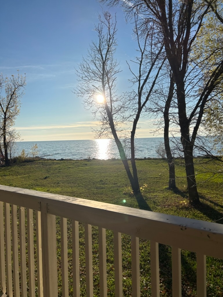 Water's Edge Lakefront Retreat