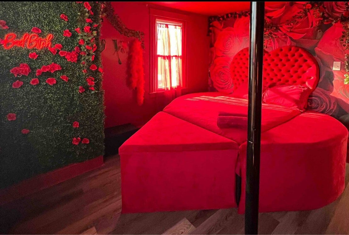 TheHottieHouse: Fun Fantasy Experience Apt On Blvd