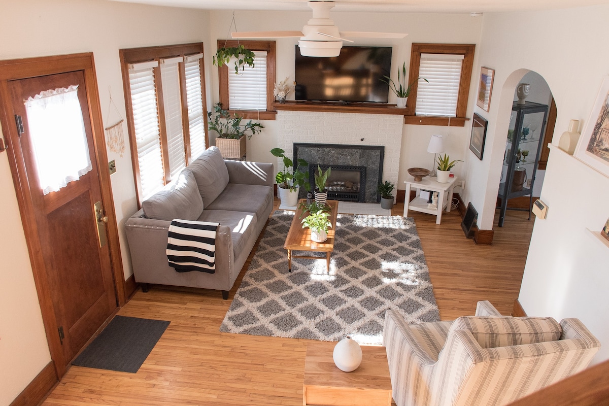 Cottage 408 | Downtown Iowa City