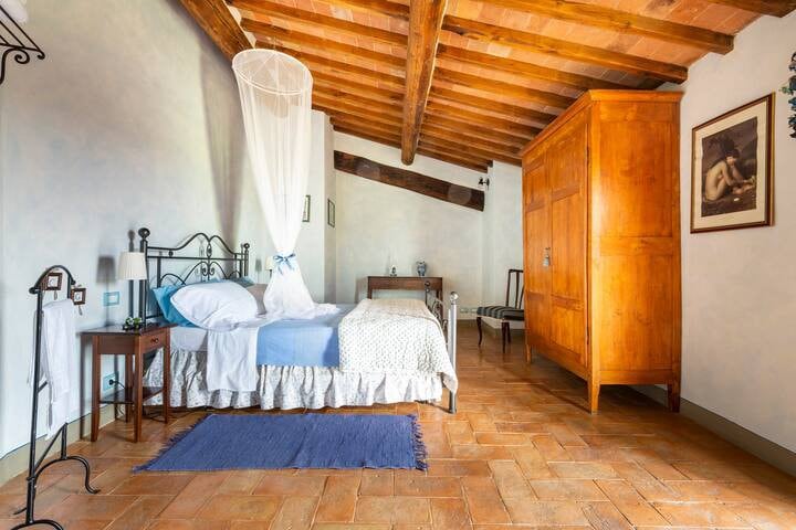 Quintessential tuscan rural apt, big shared pool!