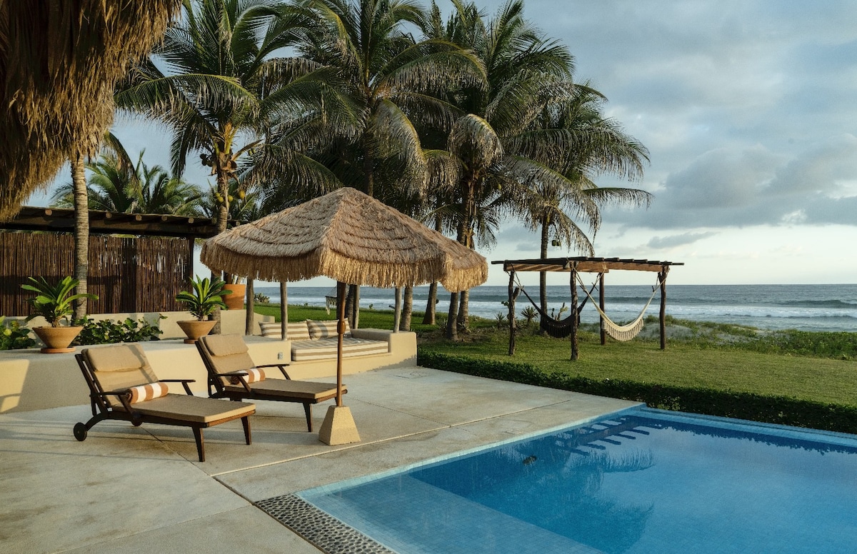 Casa Goliana- Front beach Villa