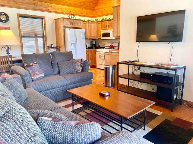 Lakefront Cabin Minutes to Glacier & Whitefish
