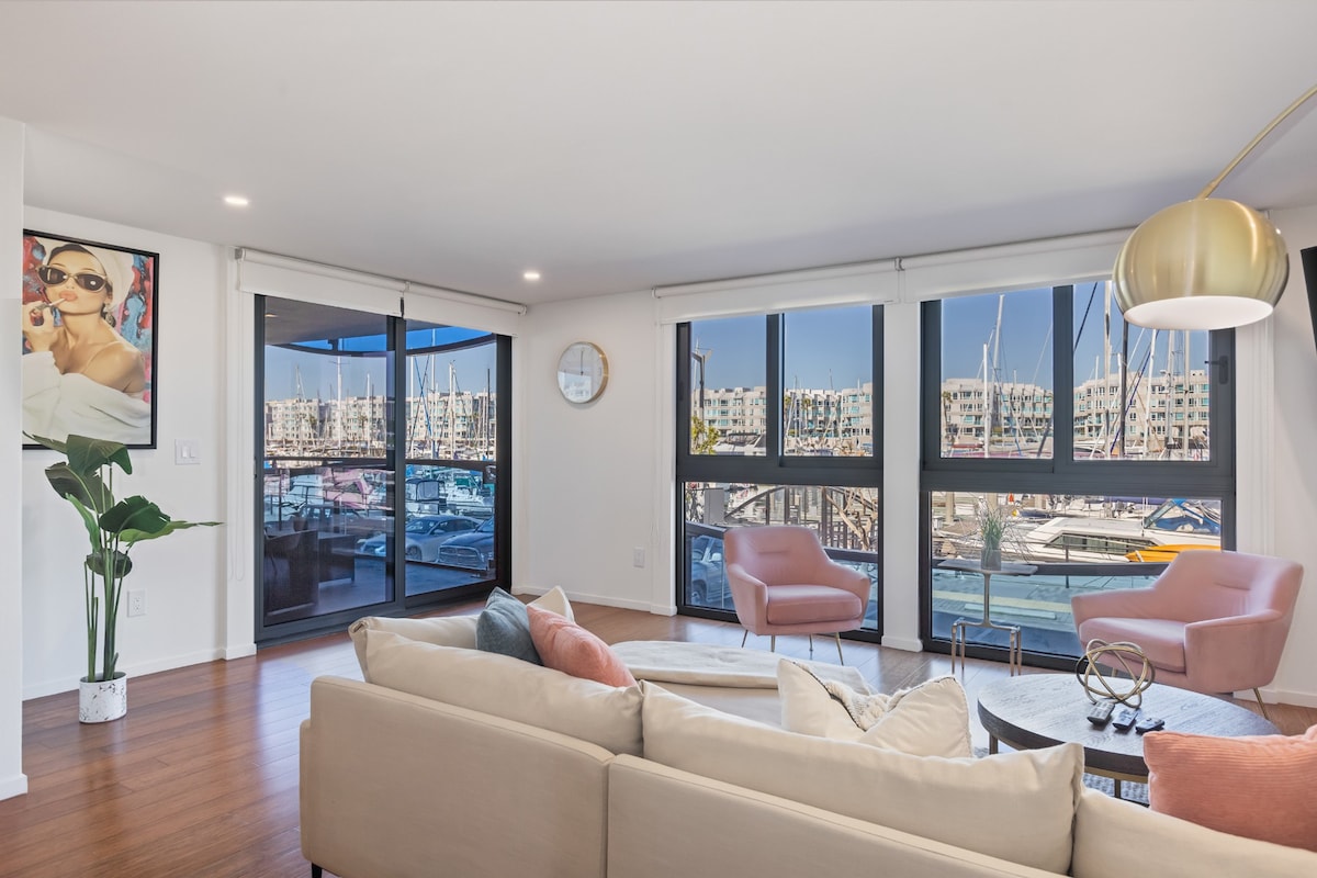 Two Bedroom Apartment with Marina Views